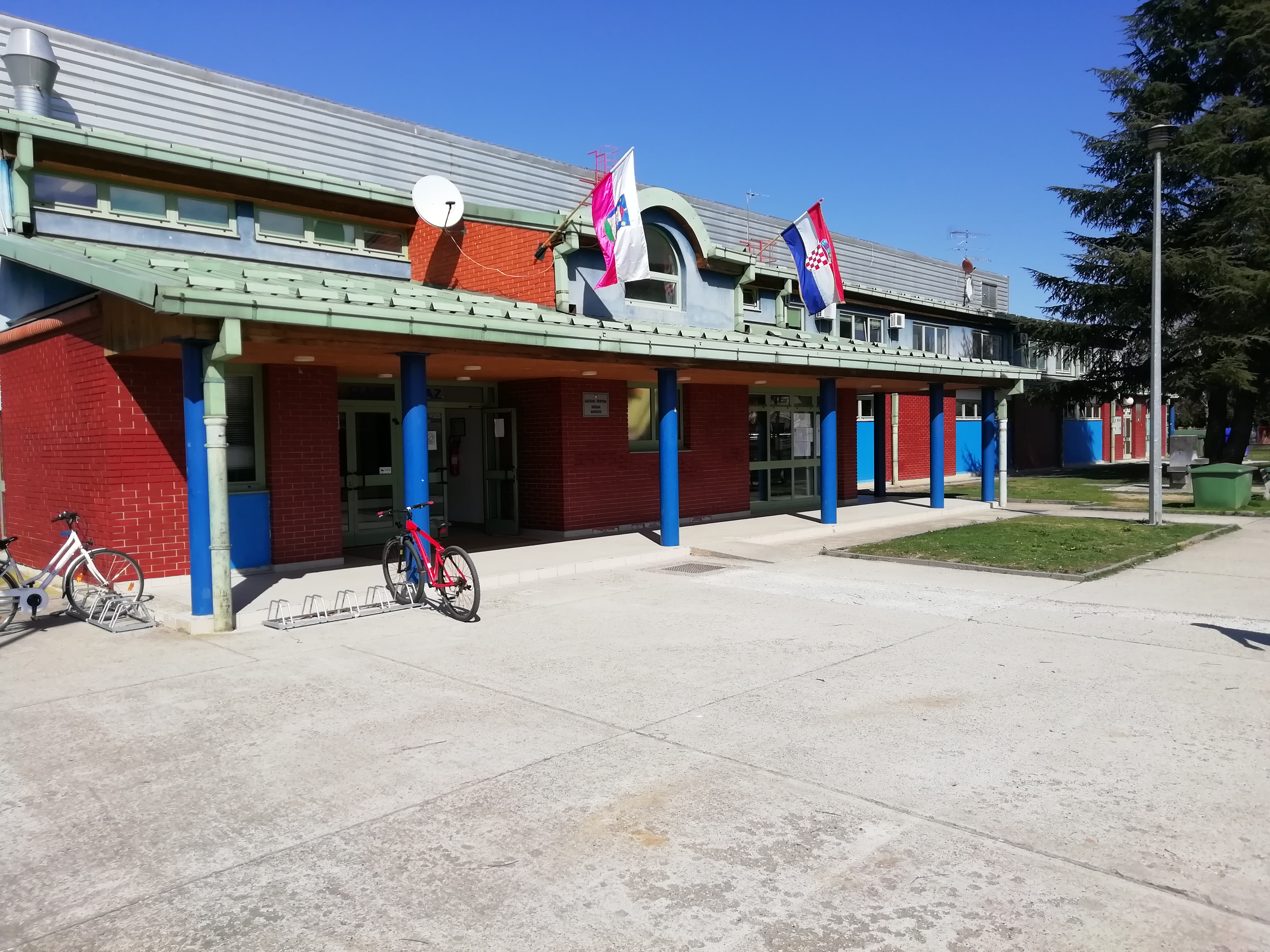 Dvorana izvana